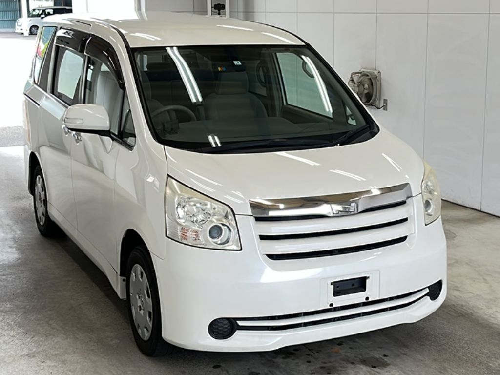 TOYOTA NOAH 2010 года с аукциона KCAA M Kyushu - лот №1012 | Токидоки