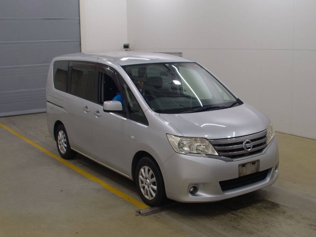 Nissan Serena 2015