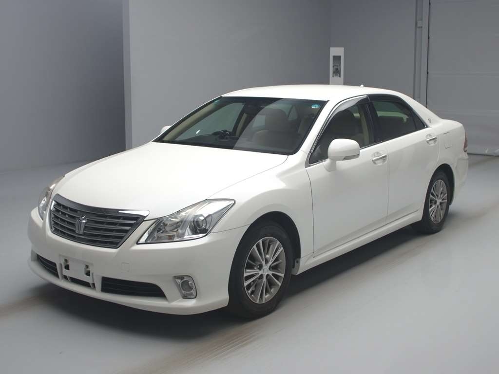 Toyota Crown Royal Saloon 2010