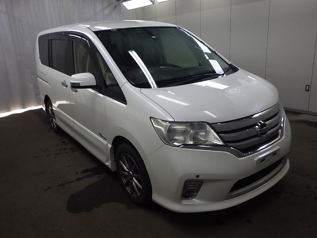 Nissan Serena 2013