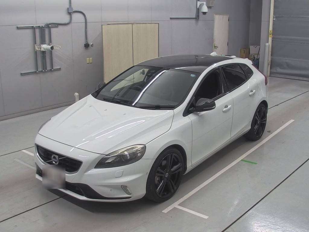 VOLVO V40 R DESIGN CARBON ED 2015 года с аукциона CAA Chubu - лот №38232 |  Токидоки