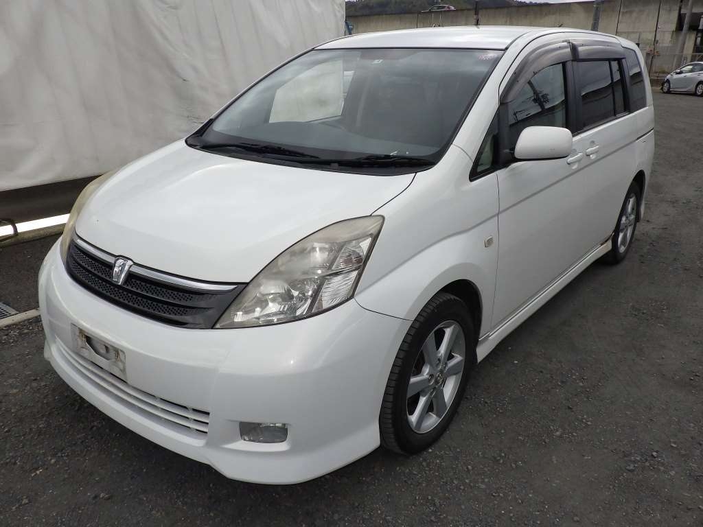 Toyota Isis Platana