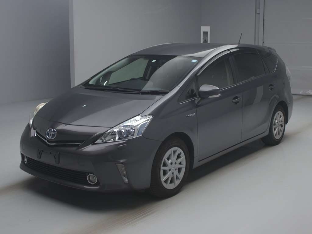 Toyota Prius Alpha 2012