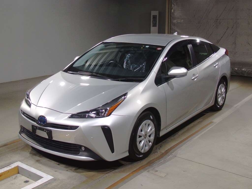 TOYOTA PRIUS модель кузова: ZVW51, коробка: IAT, год выпуска: 2021 пробег:  39000км, аукционная оценка: R, объем двигателя: 1800куб. см., цвет:  Серебристый, аукцион: TAA Kinki, номер лота: №71008, Купить авто с аукциона  Японии