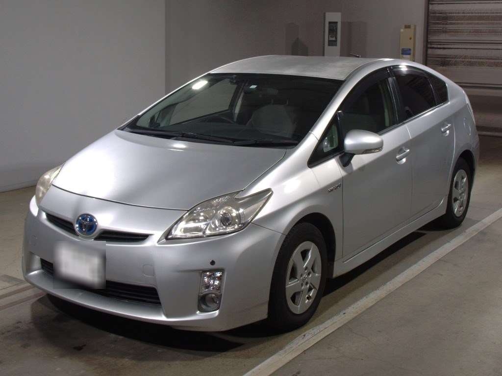 Toyota Prius Alpha 2014