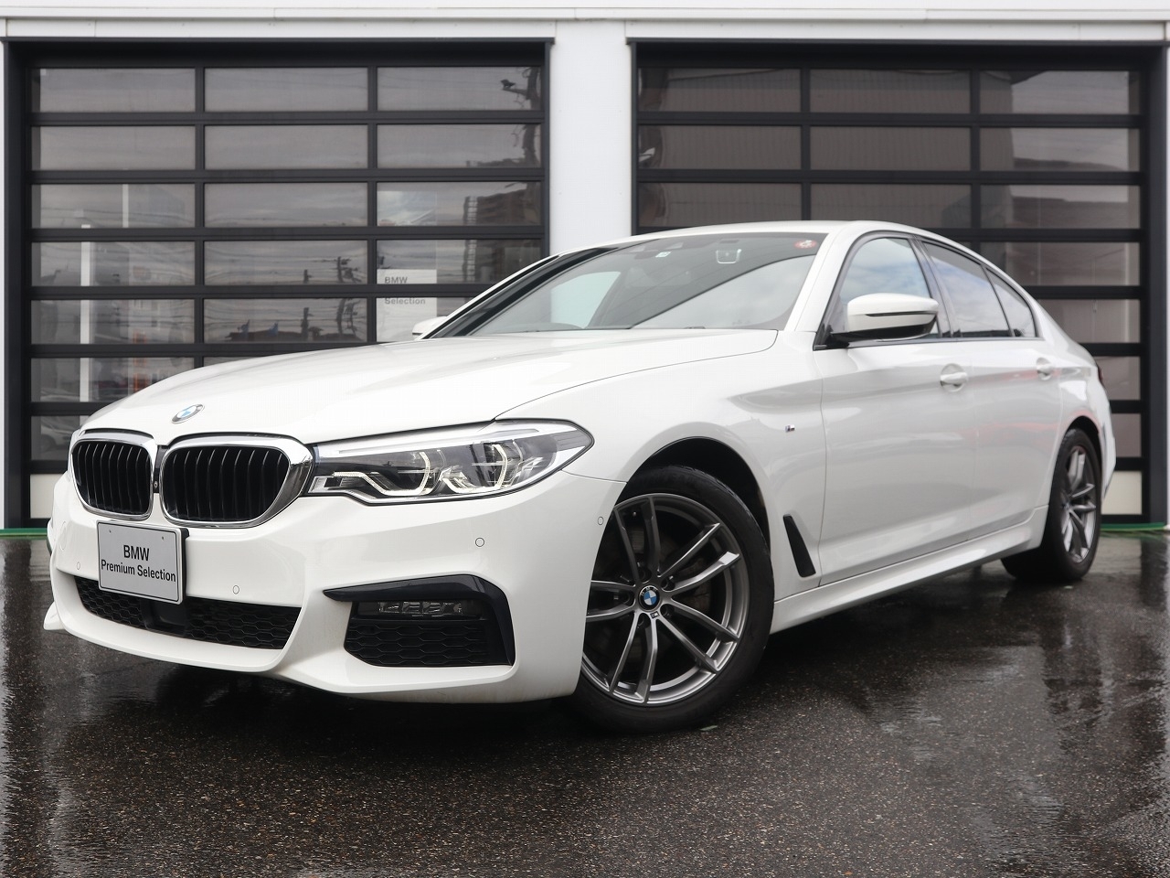 BMW 5 SERIES модель кузова: JF20, коробка: FAT, год выпуска: 2019 пробег:  45000км, объем двигателя: 2000куб. см., цвет: Белый, аукцион: Kyouyuu  Stock, номер лота: №70317, Купить авто с аукциона Японии