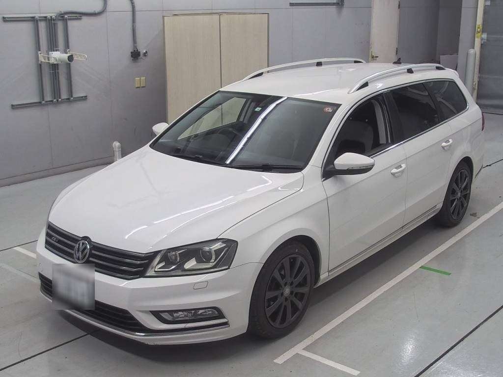 VOLKSWAGEN PASSAT VARIANT модель кузова: 3CCAX, коробка: FAT, год выпуска:  2014 пробег: 96000км, аукционная оценка: 4, объем двигателя: 1400куб. см.,  цвет: Белый, аукцион: CAA Chubu, номер лота: №38068, Купить авто с аукциона  Японии