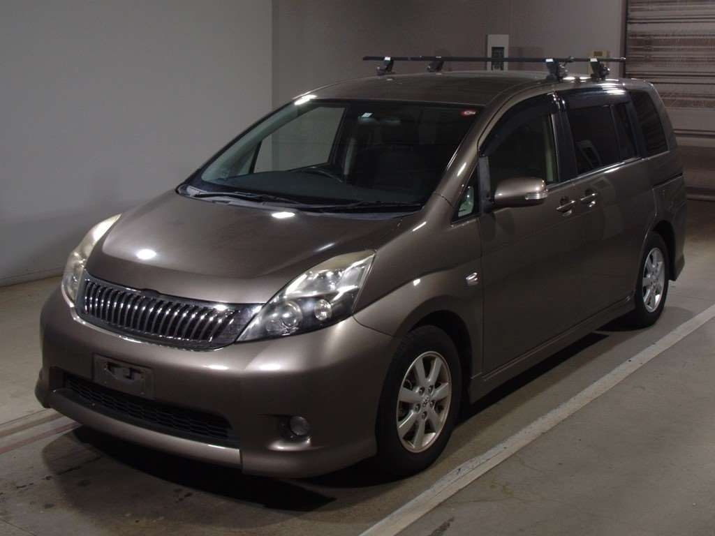 Toyota Isis Platana