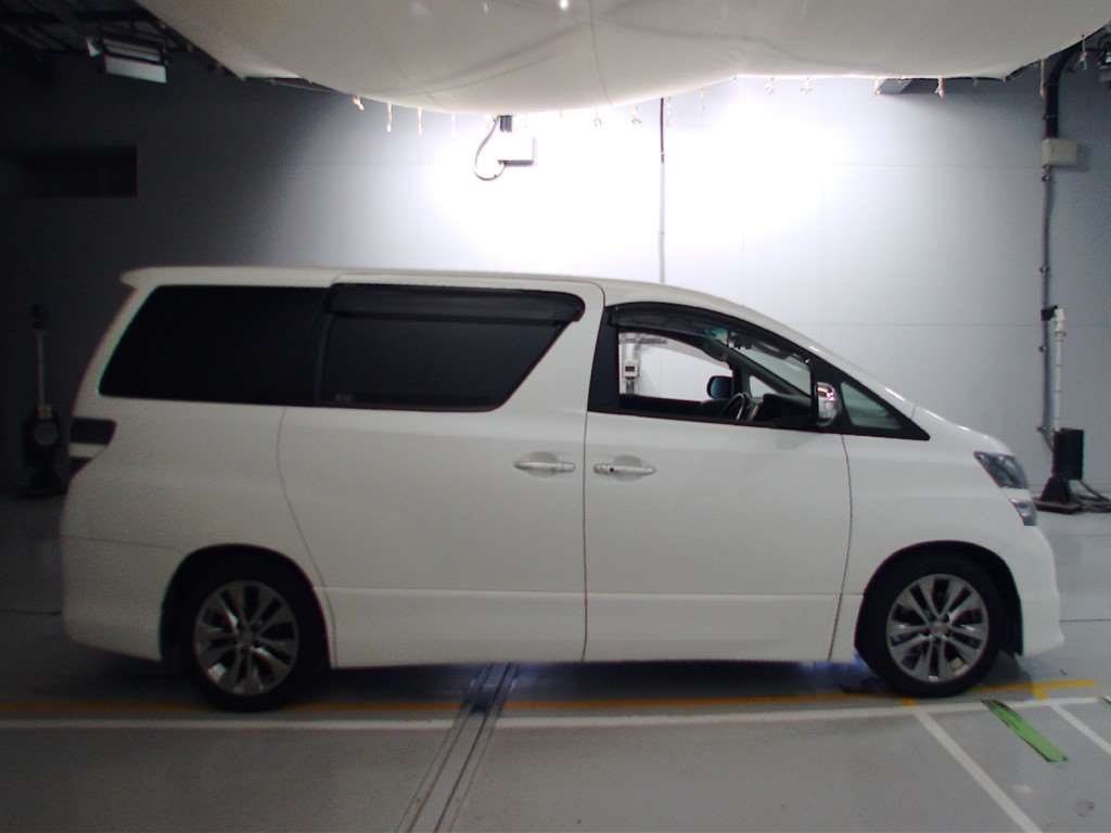 Toyota Alphard 2012