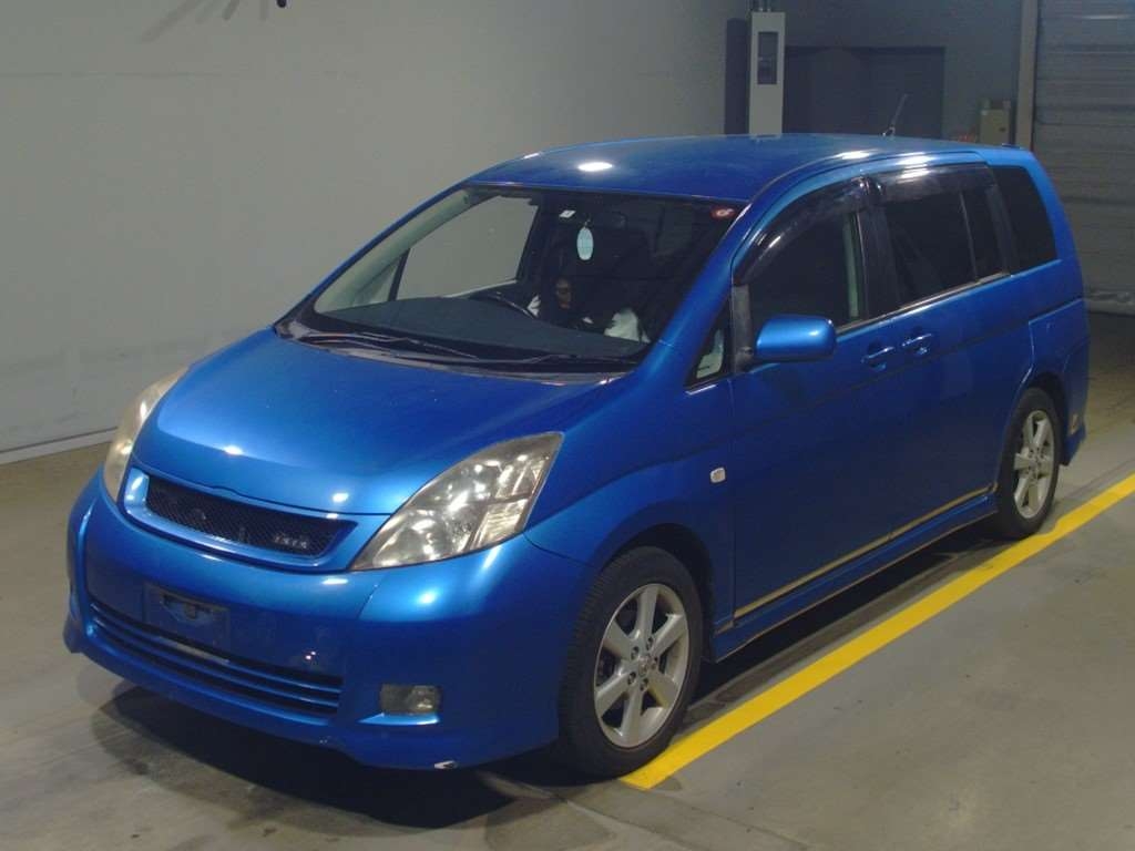 Toyota Isis Platana