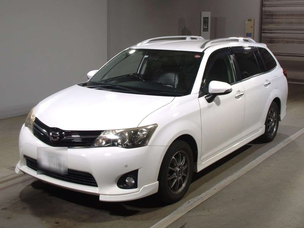 Toyota Corolla Fielder 2013 stance