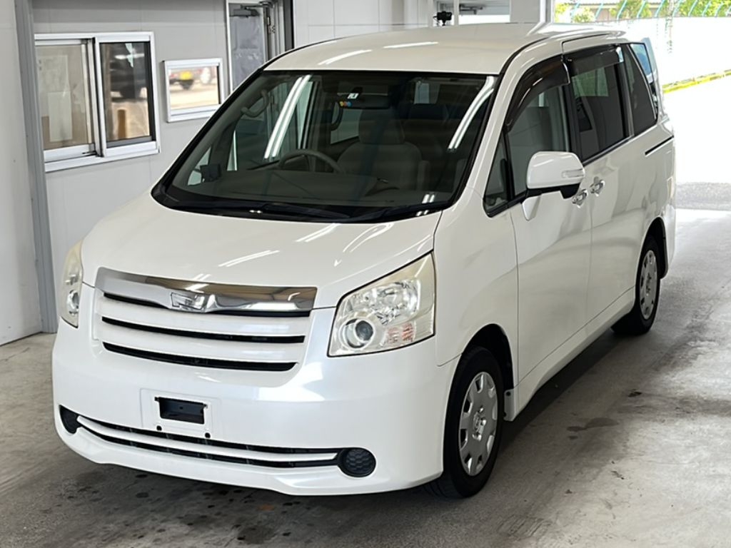 TOYOTA NOAH 2010 года с аукциона KCAA M Kyushu - лот №1012 | Токидоки