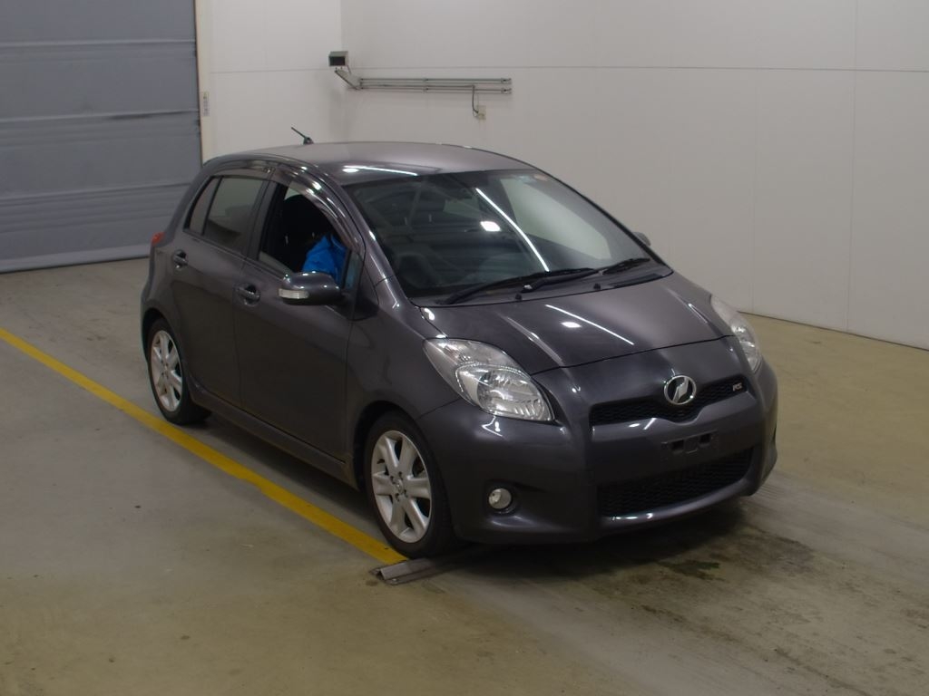 Toyota Vitz RS 2010 года