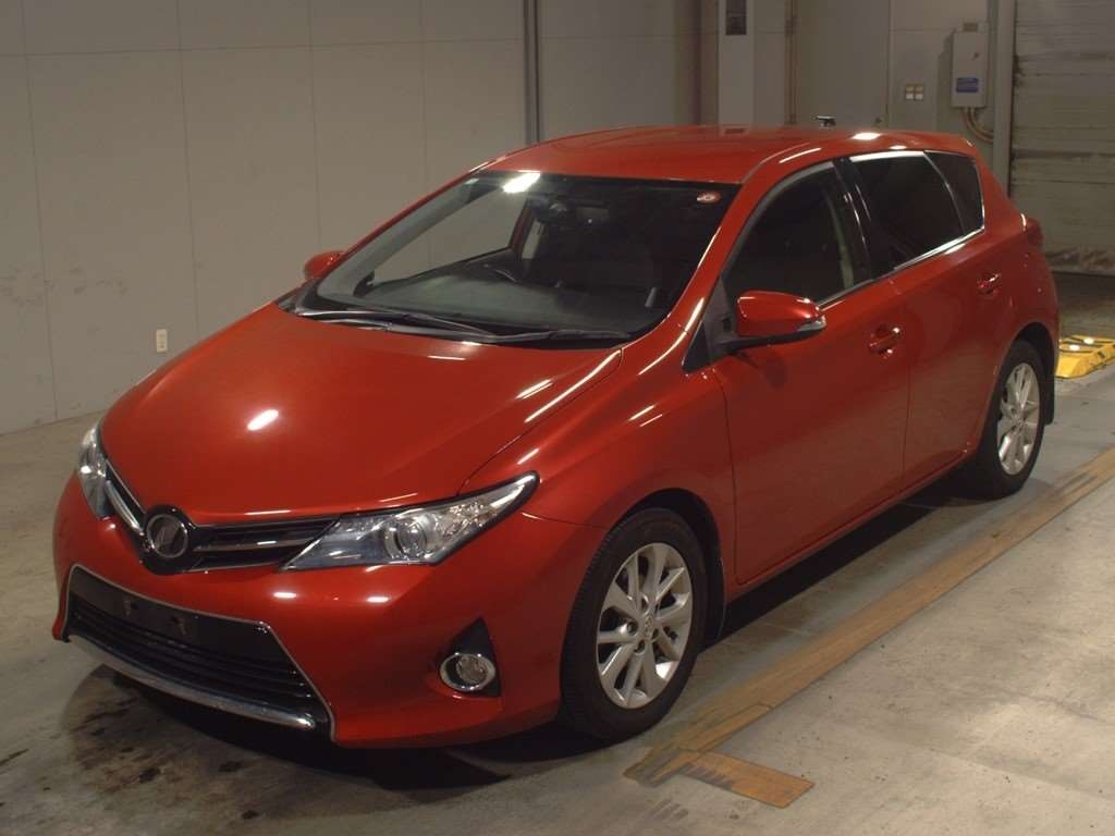 Toyota Auris 2013 зад