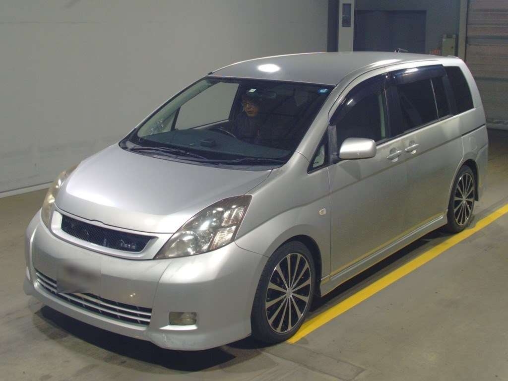 Toyota Isis Platana