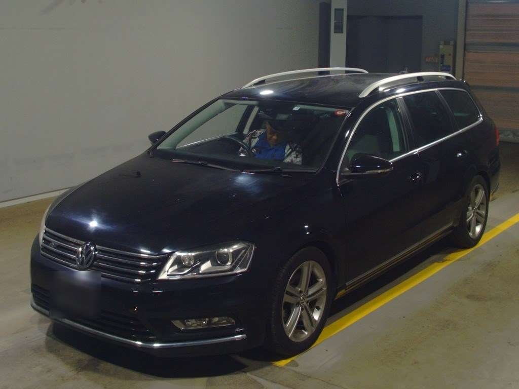 VOLKSWAGEN PASSAT VARIANT модель кузова: 3CCAX, коробка: FAT, год выпуска:  2015 пробег: 38000км, аукционная оценка: 4, объем двигателя: 1400куб. см.,  цвет: Черный, аукцион: Ippatsu Stock, номер лота: №5068, Купить авто с  аукциона Японии