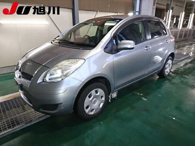 Toyota Vitz 4wd снизу