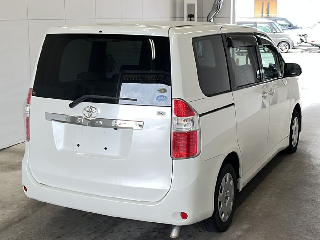 TOYOTA NOAH 2010 года с аукциона KCAA M Kyushu - лот №1012 | Токидоки